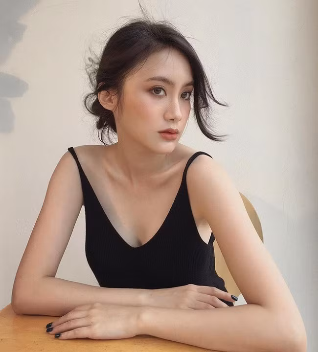 Gái xinh 9x đẹp mê mẩn trong loạt ảnh đời thường chia sẻ trên Instagram.