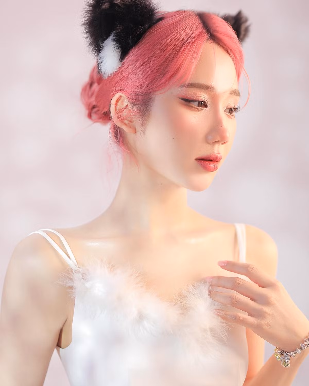 Mina Young khá kín tiếng trong chuyện tình cảm, dù xung quanh nữ streamer sinh năm 1999 có rất nhiều chàng trai theo đuổi.