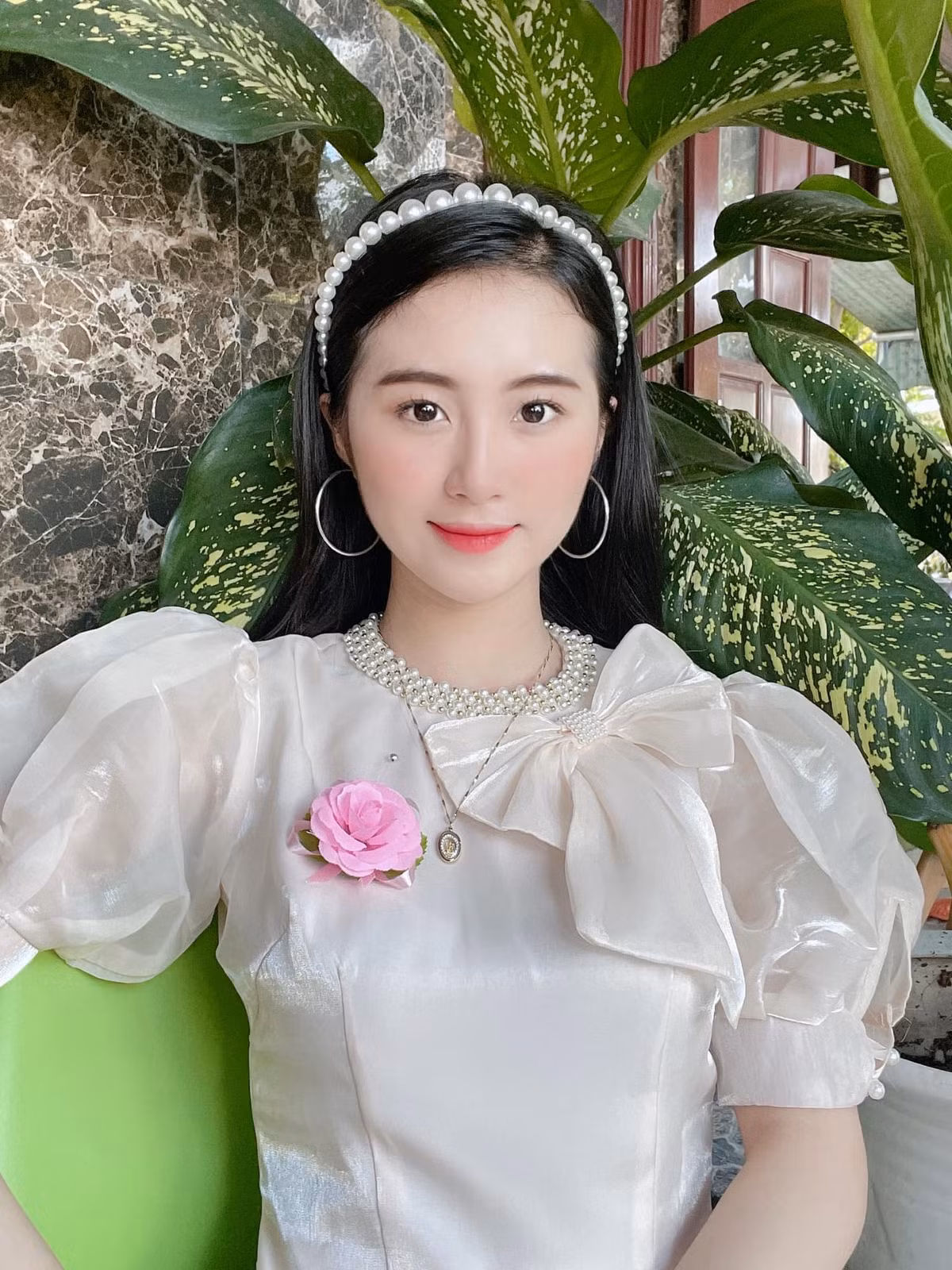 Bên cạnh việc học, Nhật Vy cũng là gương mặt người mẫu ảnh, quảng cáo có lượt tương tác mạng xã hội ổn định.