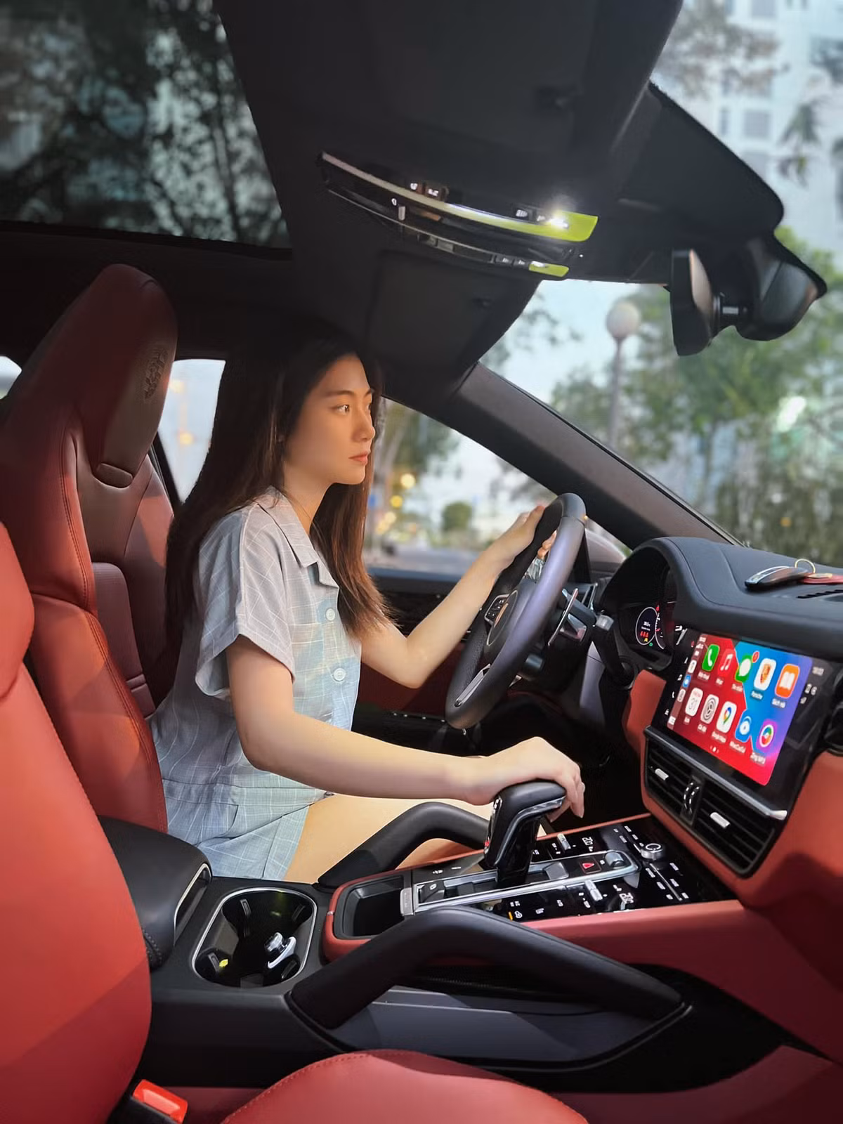Gái xinh 9x cũng từng gây bão khi hoá thân thành chị Hằng dạo phố đèn lồng trong mùa Trung thu năm 2019.