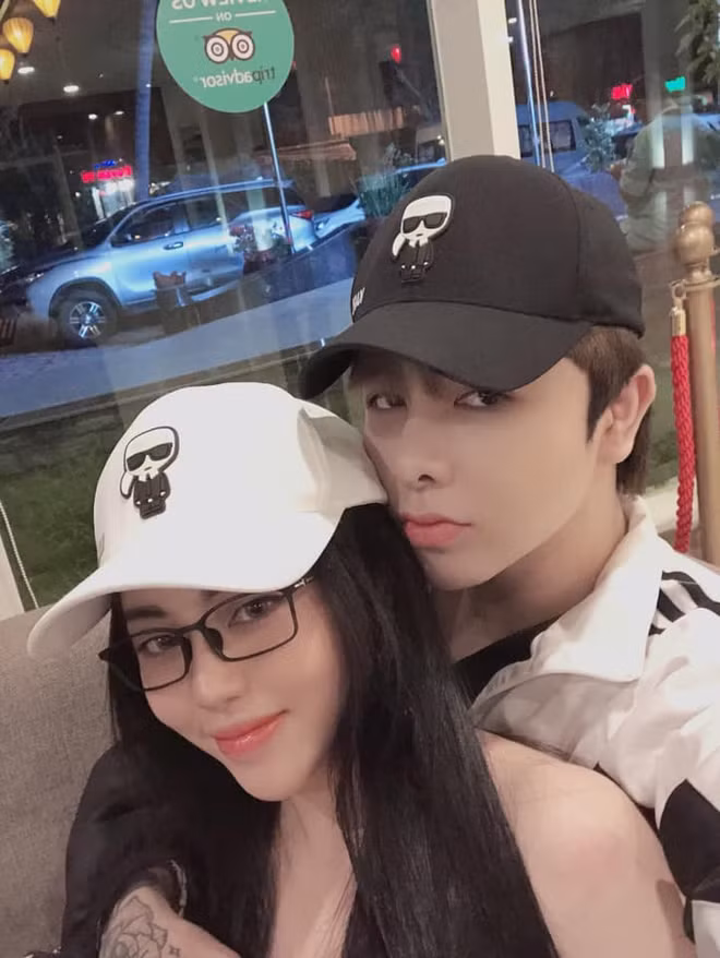 Hậu chia tay, nữ streamer Việt ăn mặc “hở bạo” khiến fan đỏ mặt Hau chia tay, nu streamer Viet an mac “ho bao” khien fan do mat