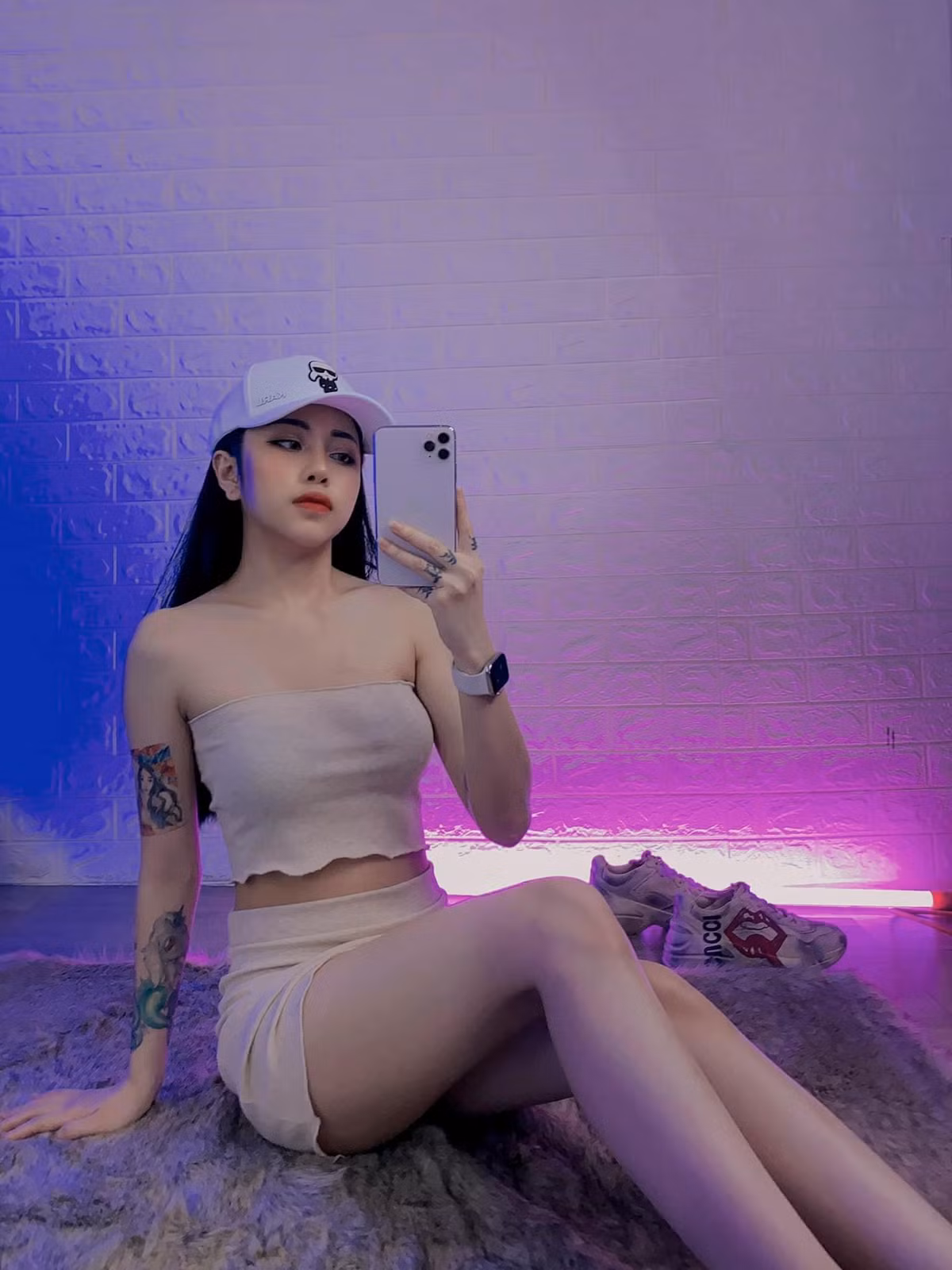 Thời gian gần đây, Lai Lai tập trung hơn vào việc kinh doanh hơn là livestream chơi game nhưng cô vẫn là gương mặt được cộng đồng chú ý.