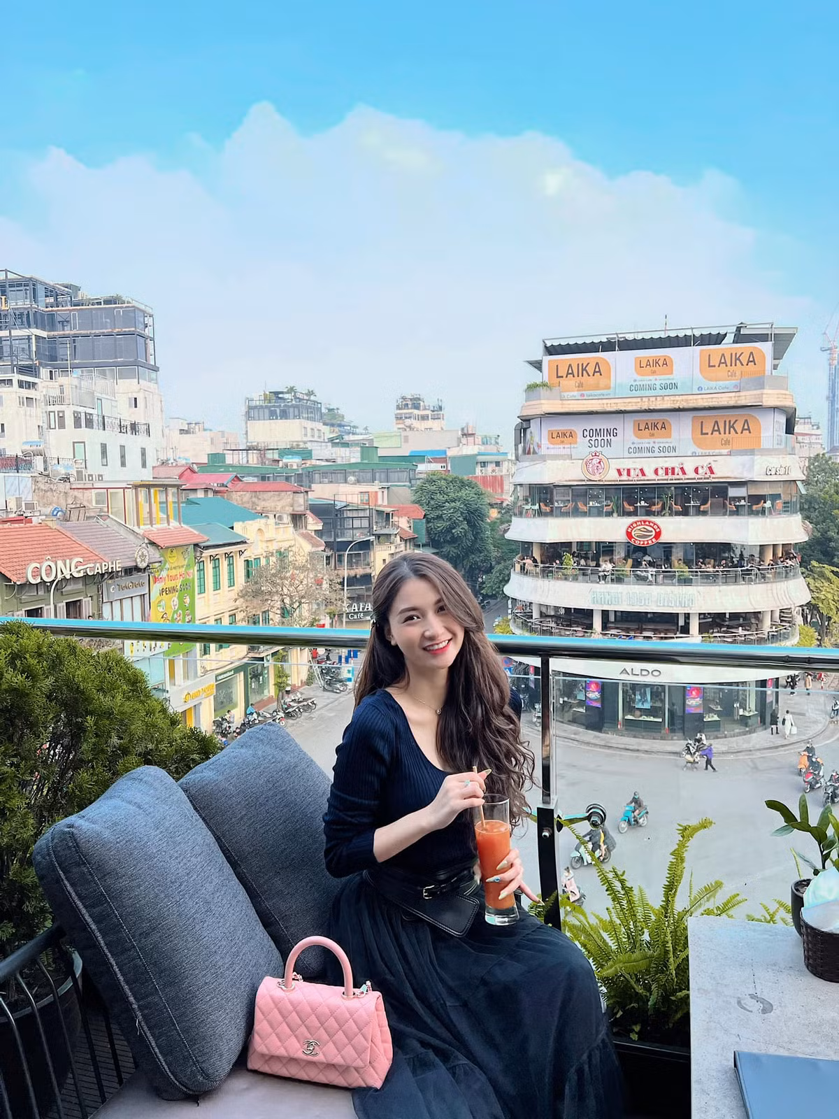 Ngoài nghề nghiệp làm mẫu ảnh, cô còn tham gia vai phụ một số bộ phim ăn khách như Về Nhà Đi Con, Tình Yêu và Tham Vọng.