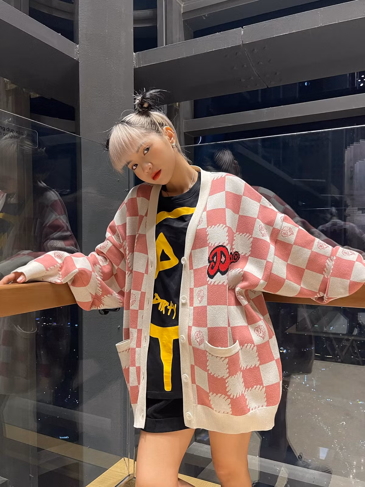 Ngoài ra, Bùi Thảo Ly còn là một TikToker thứ thiệt khi liên tục sở hữu thành tích đáng nể trên MXH này.