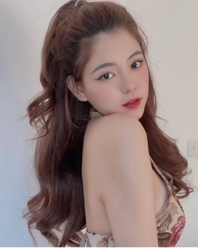 Hình ảnh đời thường của 9X thu hút người đối diện bằng vẻ đẹp nhẹ nhàng, ngọt ngào. Ảnh: FBNV