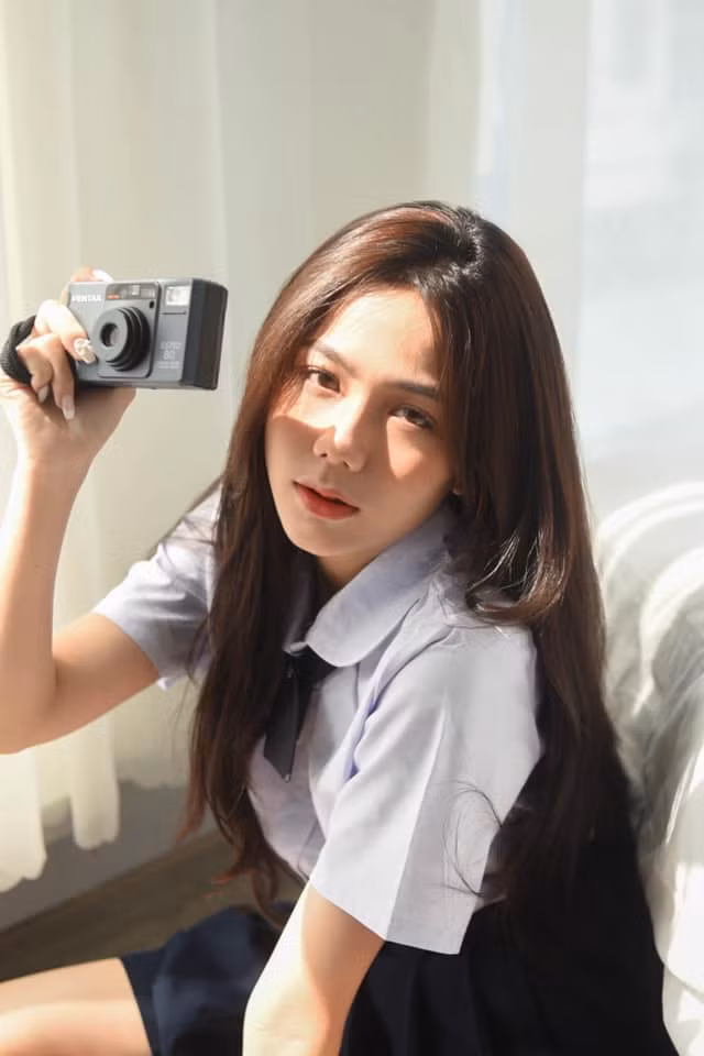 Nổi bật trong khung hình là nét đẹp trong veo cùng nụ cười tươi. Thúy Hằng cho biết, sắc vóc cô có được hiện nay là "quả ngọt" của quá trình tập luyện, chăm sóc bản thân.
