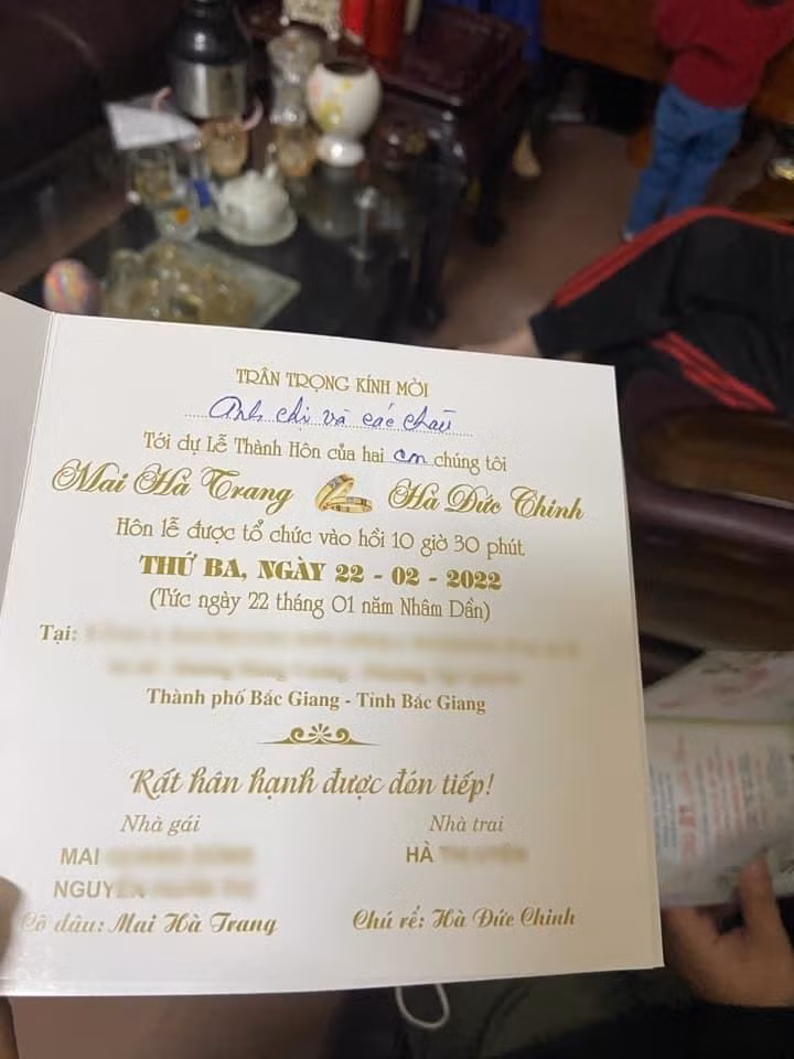 Ngoài ra, hình ảnh thiệp cưới của cặp đôi lộ ra trước đó đã ngầm khẳng định về thông tin này là chính xác.