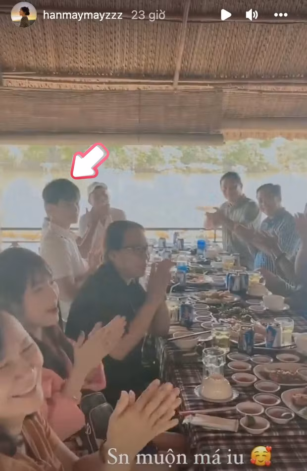 Cũng nhân dịp vào thăm bạn gái này, Hoàng Đức còn tham dự tiệc sinh nhật của mẹ người yêu.
