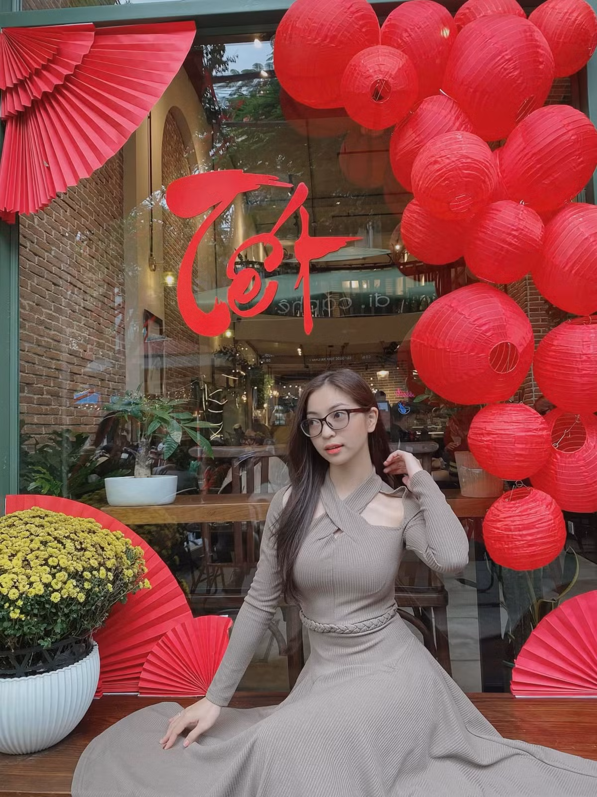 Nếu để ý trên trang cá nhân gần đây, Nhật Lê ít đăng hình bản thân trên mạng xã hội. Bức ảnh chia sẻ gần nhất trên Instagram, cô xuất hiện với vóc dáng cũng khá đáng ngờ.