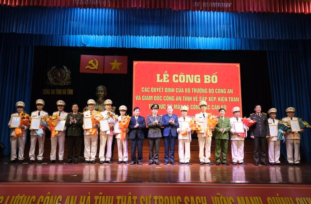 Sap nhap cong an 2 huyen o Ha Tinh