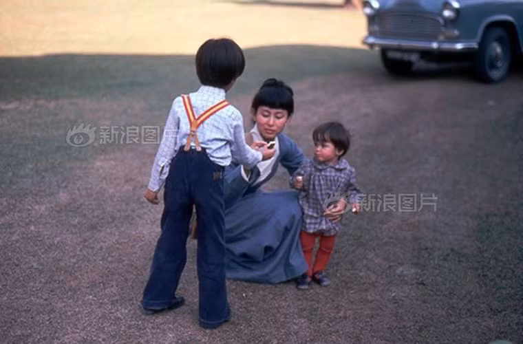 Sau kết hôn, hai người hạnh phúc đón chào 2 con trai, lần lượt tên là Alexander (sinh tháng 4/1973) và Jim (sinh năm 1977).