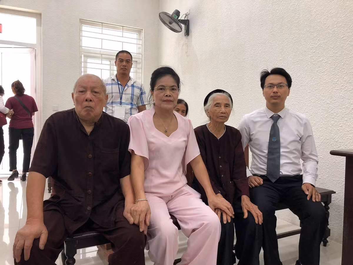 Vu con dau khai tu bo me chong o HN: Chuyen ho so sang co quan dieu tra