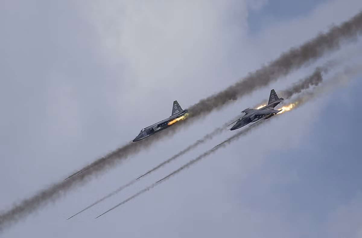 Không chỉ xuất hiện trong xung đột giữa Azerbaijan và Armenia, cường kích cơ Su-25 cũng đã có màn thể hiện rất tốt cùng Nga ở chiến trường Syria trước đó. Nguồn ảnh: BMDP.