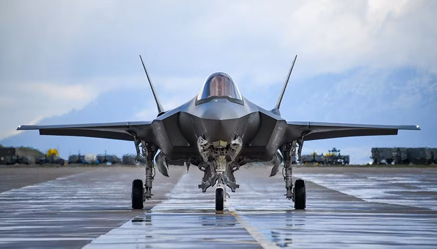 Đến nay, Không quân nước này đã có hơn 40 phi công đủ điều kiện bay trên những chiếc F-35A cùng với 220 người khác được đào tạo để bảo dưỡng cho loại máy bay thế hệ hiện đại nhất này.