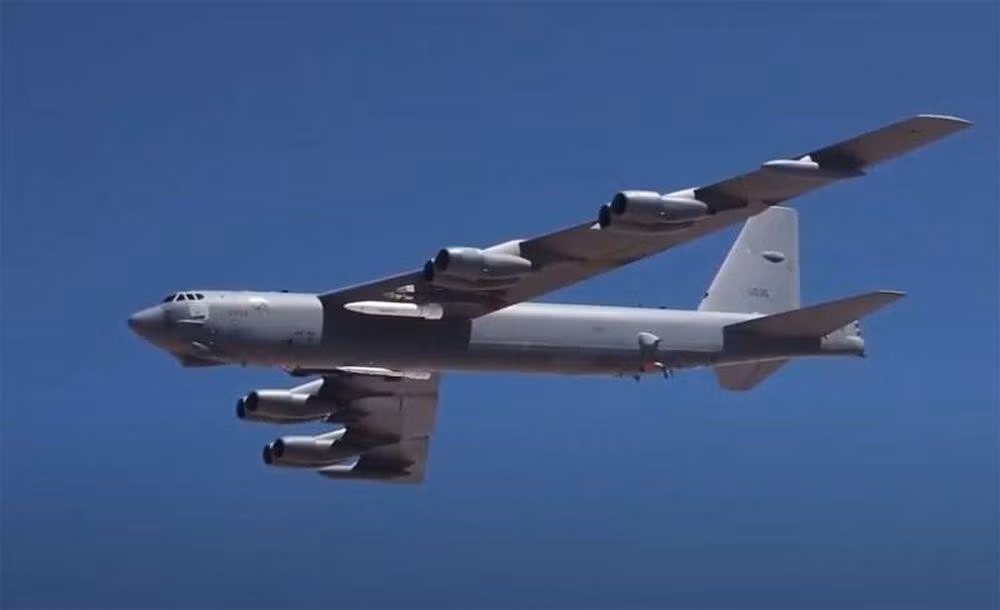 Các chuyên gia Nga chủ yếu chú ý đến việc chỉ có oanh tạc cơ B-1B Lancer đủ khả năng vượt qua bức tường âm thanh, có nghĩa là loại đạn trên sẽ được phóng ở tốc độ cận âm, điều này khiến tổ hợp nói chung rất dễ bị tổn thương.