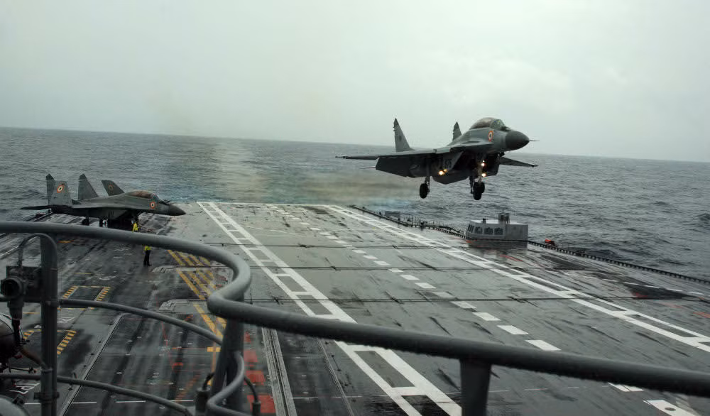 MiG-29K được xem là loại tiêm kích hạm phổ biến nhất của Nga khi nước này đã xuất khẩu ra được ra nước ngoài mà cụ thể là Ấn Độ. Nguồn ảnh: BMDP.