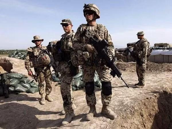 Theo báo cáo của nhóm binh sĩ tại chiến trường Afghanistan, súng G-36 của Đức đã giảm tới 30% độ chính xác kể từ băng đạn thứ ba, độ lệch tâm của đạn ở khoảng cách 200m là 50cm, và ở khoảng cách 500m thì lến tới... hơn 4m.