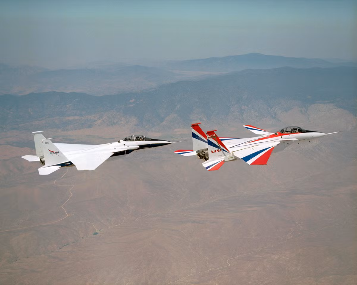 Ít ai biết rằng, NASA từng thành công chế tạo một phiên bản F-15 có khả năng cất - hạ cánh trên đường băng ngắn và duy trì bay được ở tốc độ cực chậm - đạt kỷ lục máy bay phản lực bay... chậm nhất trong lịch sử. Nguồn ảnh: BI.