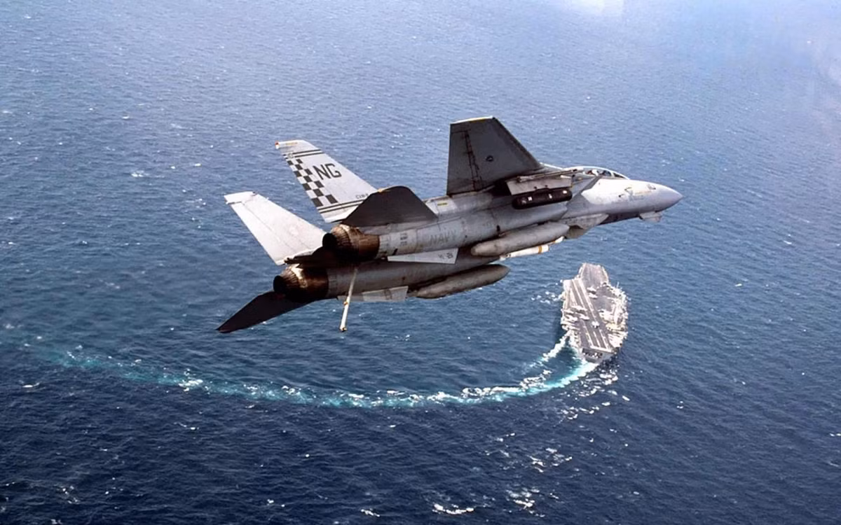 Dàn tiêm kích F-14 Tomcat từng là chủ lực của không quân và không quân Hải quân Mỹ trong quá khứ. Ra đời từ năm 1970 của thế kỷ trước, các chiến đấu cơ F-14 Tomcat đã phục vụ không ngừng nghỉ cho tới tận thế kỷ 21. Nguồn ảnh: Pinterest.