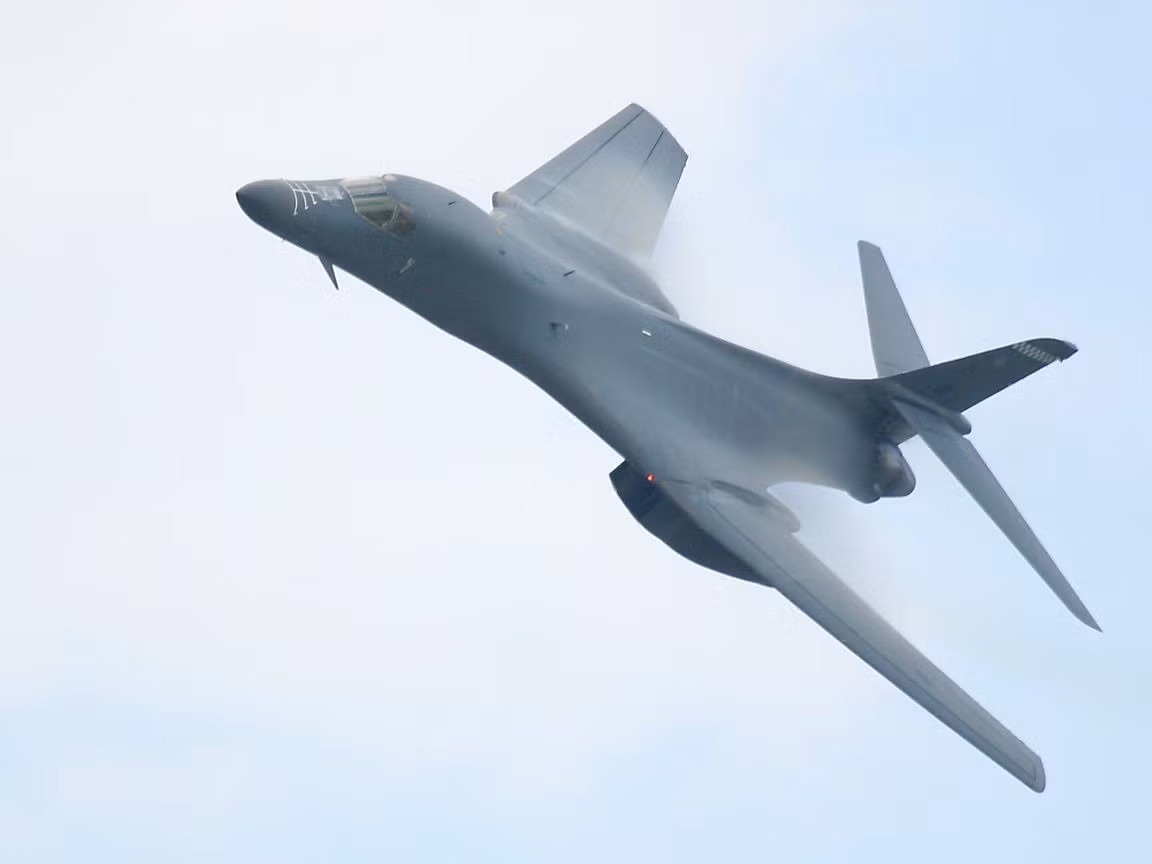 "Hiện tại, một số máy bay ném bom B-1B đang trong tình trạng yêu cầu hàng chục triệu USD cho mỗi chiếc để trở về nguyên trạng trong thời gian ngắn cho đến khi B-21 Raider chính thức phục vụ".