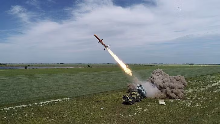 Tuyên bố này của ông Sveda được bình luận cả ở Nga và Ukraine. Cụ thể, nhà khoa học chính trị nổi tiếng Vladimir Kornilov đã bình luận về tuyên bố này là ngông cuồng và không tính đến hậu quả sau đó.