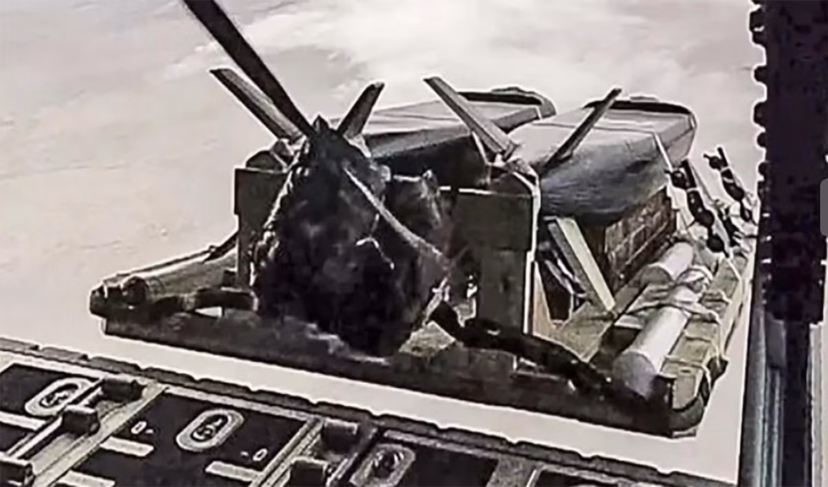 Máy bay vận tải C-17 có thể bay ngoài tầm với của các hệ thống phòng không, sau đó đồng loạt thả tên lửa hạ gục các mục tiêu của đối phương.