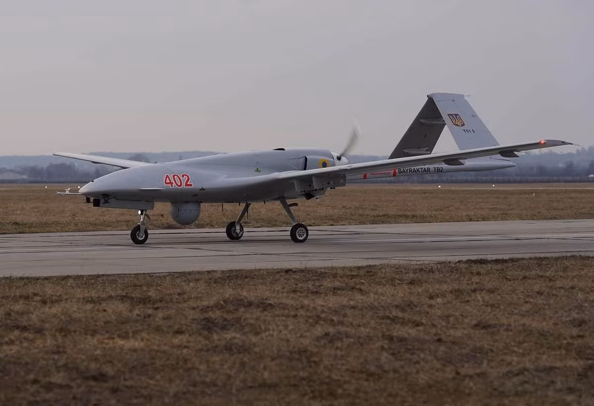 Nhằm tránh bị tấn công bởi hệ thống phòng không vác vai của đối phương, UCAV này thường bay ở độ cao trên 5.000m.