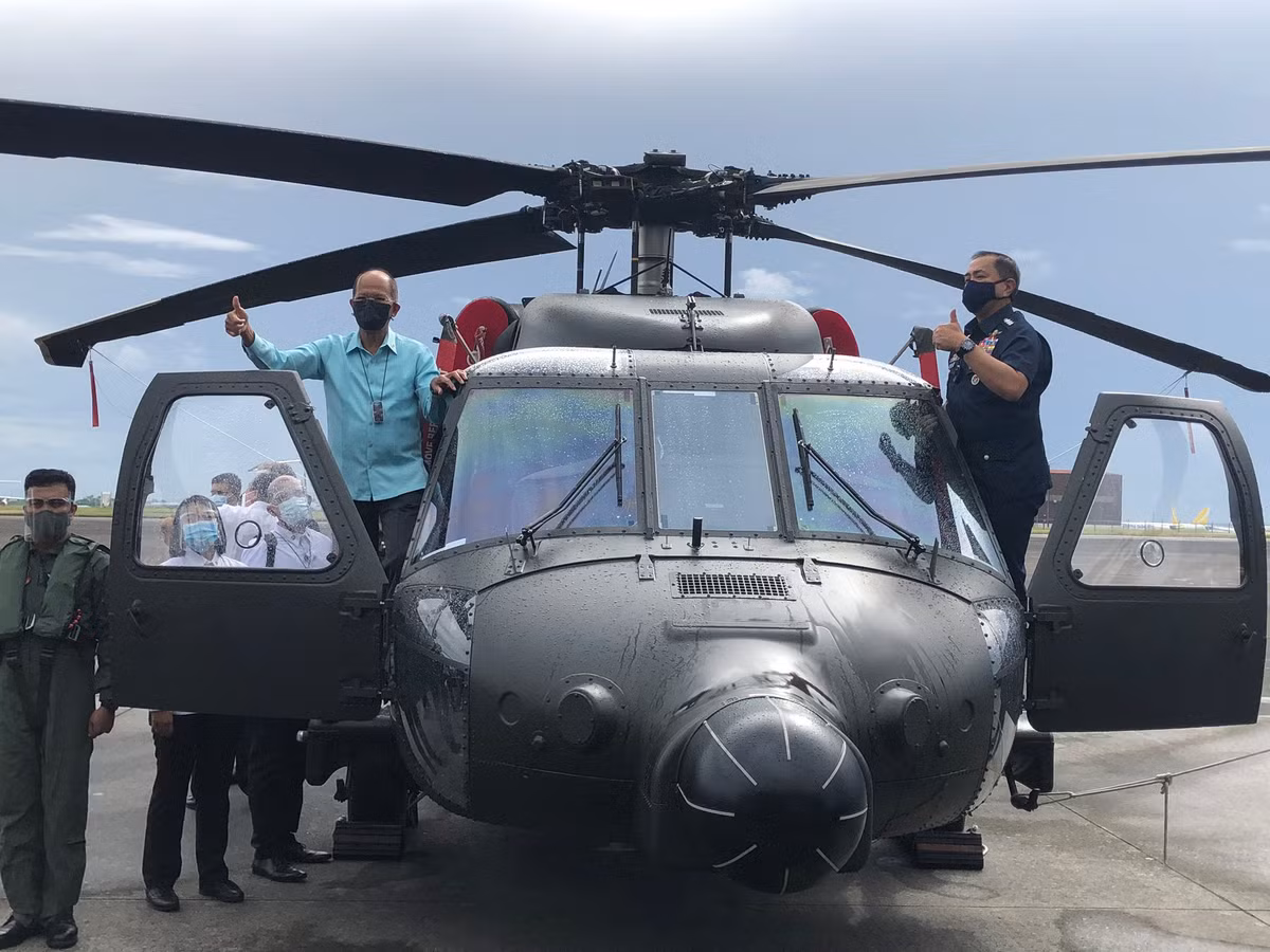 Lô hàng 6 trực thăng đa dụng S-70i này được phía Philippines ký kết với tập đoàn Lockheed Martin của Mỹ từ hồi tháng 3/2019. Do ảnh hưởng của dịch COVID-19 khiến chuỗi cung ứng linh kiện bị gián đoạn nên phải tới tận cuối năm 2020, lô hàng đầu tiên mới tới Philippines. Nguồn ảnh: BMDP.