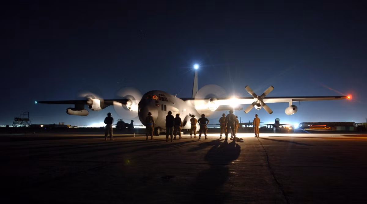 EC-130H được thiết kế cho các cuộc tấn công điện tử khác nhau, làm gián đoạn liên lạc của đối phương (gây nhiễu), can thiệp vào hoạt động của hệ thống chỉ huy và điều khiển, gây ảnh hưởng đến các radar của đối phương để cảnh báo và phát hiện sớm, chế áp hệ thống phòng không, tiến hành hoạt động phản công và hỗ trợ đường không chiến thuật cho đặc nhiệm của Hoa Kỳ.