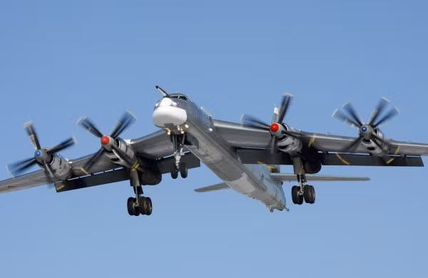 Tờ National Interest của Mỹ cho biết, máy bay ném bom bốn động cơ tua-bin cánh quạt Tu-95MS dù đã gần 70 tuổi nhưng vẫn là một trong bộ ba hạt nhân quan trọng của Nga. Nguồn ảnh: BMDP.