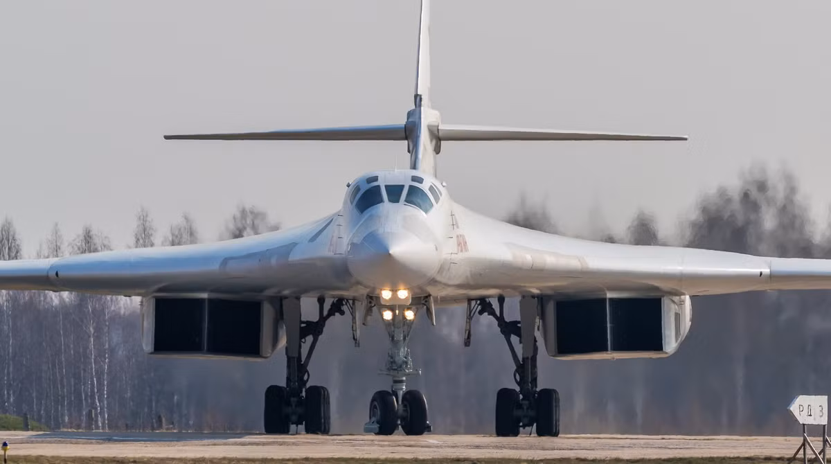 Oanh tạc cơ chiến lược siêu thanh Tu-160M trang bị động cơ NK-32-02 thế hệ mới mới là ví dụ duy nhất về thành tựu chế tạo máy động lực hàng không của Nga, được đưa vào danh sách của ấn phẩm cho năm 2020.