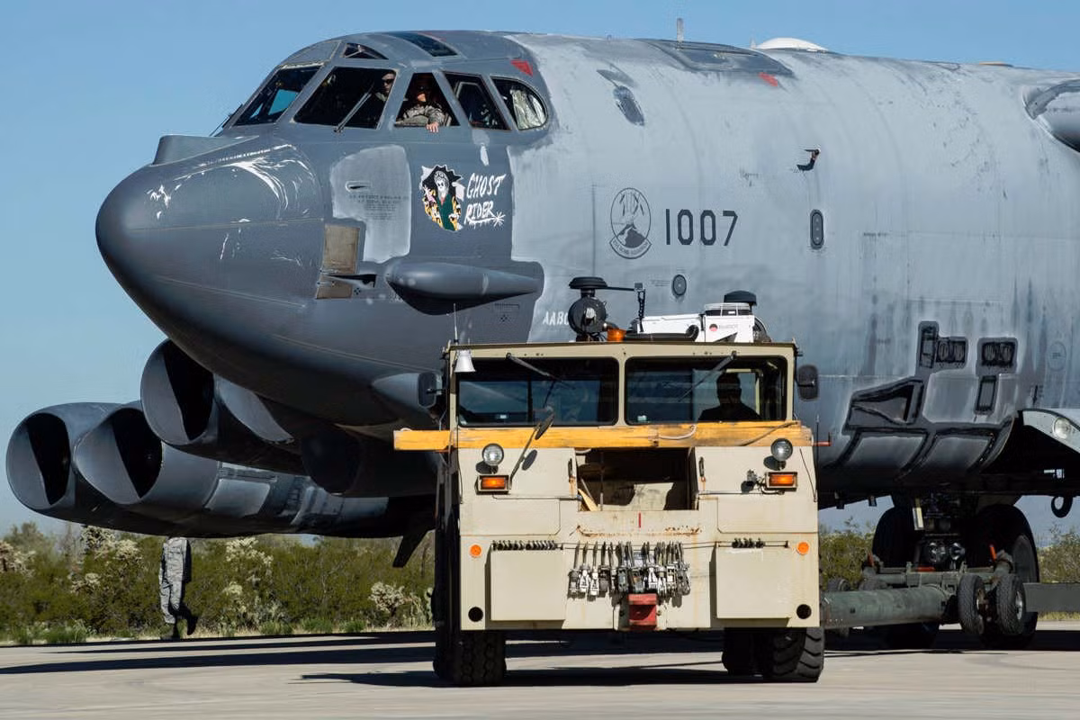 Tuy nhiên khi được đưa về bãi chứa, chiếc B-52H này vẫn được bảo quản trong tình trạng tốt chứ chưa bị rã sắt vụn. Điều này giúp cho việc đưa nó quay trở lại biên chế diễn ra dễ dàng hơn. Nguồn ảnh: USAF.