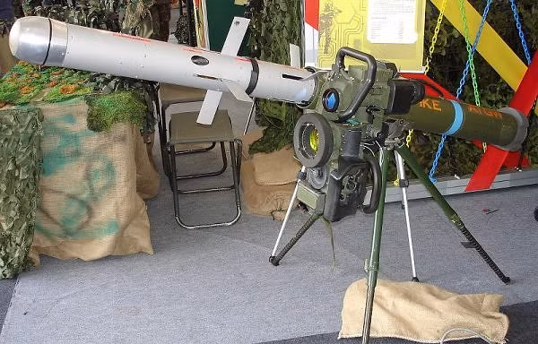 Tên lửa chống tăng Spike hiện được coi là một trong những loại vũ khí chống tăng có điều khiển hiện đại bậc nhất thế giới. Phiên bản Spike được Azerbaijan sử dụng trong đoạn video nói trên là bản Spike NLOS. Nguồn ảnh: Avia.