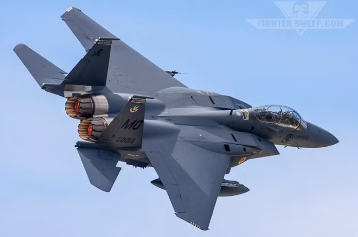 Trong số đó, nổi bật nhất là 40 chiến đấu cơ F-15 phiên bản F-15SG. Đây là phiên bản độc được Mỹ chế tạo dành riêng cho Singapore và không có bất cứ lực lượng nào khác trên thế giới có sở hữu. Nguồn ảnh: SAF.