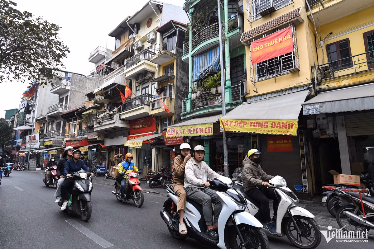 Tuy nhiên, hiện nay những địa chỉ này luôn trong cảnh quảng cáo rao vặt dài ngày vẫn không người ngó ngàng; dù có hỏi cũng không thể chốt cọc.