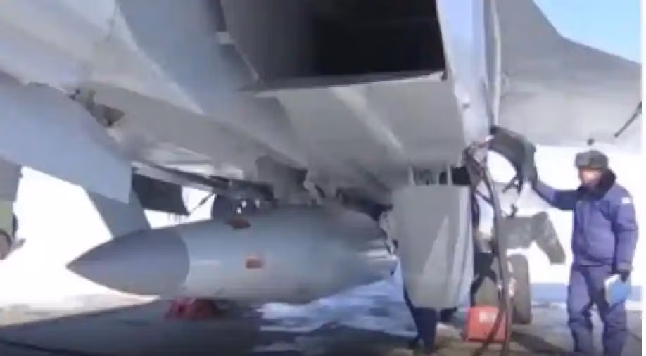 Tuy Nga giữ bí mật quá trình phát triển Kinzhal và không công bố nhiều chi tiết, các thông tin mở cho biết loại tên lửa này có thể mang theo cả đầu đạn thường và đầu đạn hạt nhân, với tải trọng lên tới 480 kg.
