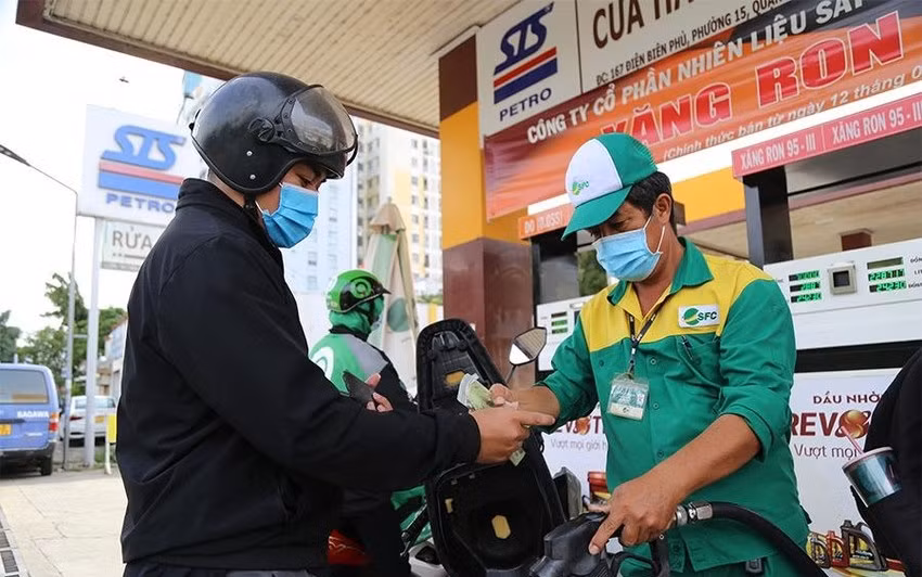 Chưa phải lúc tăng thuế hơn 3.000 đồng/lít xăng Chua phai luc tang thue hon 3.000 dong/lit xang