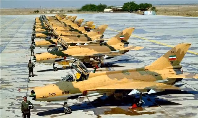 Nguyên nhân Không quân Iran mất lòng tin vào máy bay Trung Quốc là do vào cuối thời kỳ chiến tranh Lạnh, Không quân Iran đã nhập một số máy bay chiến đấu J-7M (bản sao từ MiG-21) từ Trung Quốc, để bù đắp "lỗ hổng" do thiếu hụt máy bay chiến đấu; tuy nhiên những loại máy bay này đã để lại ấn tượng không tốt về vũ khí Trung Quốc.