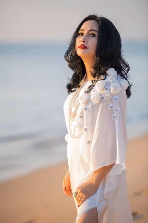 Thanh Lam, Chieu Xuan len chuc ba ngoai van quyen ru bat ngo-Hinh-7