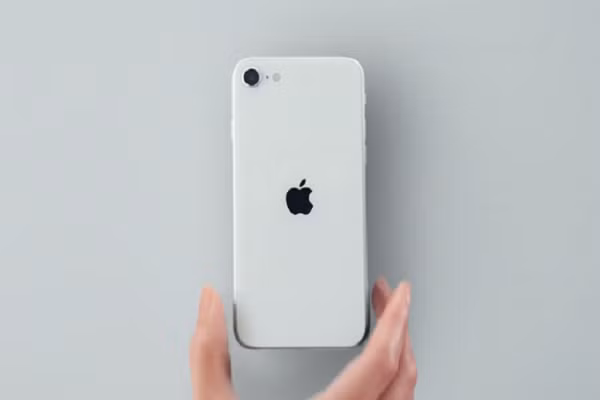 Dat hang iPhone SE 2020 tai Viet Nam, gia duoi 11 trieu dong