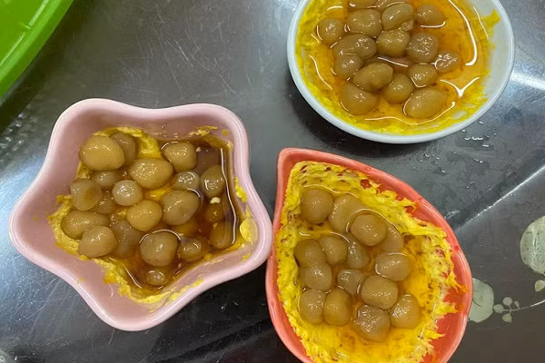 Co gai sang tao caramen nguyen lieu khac 