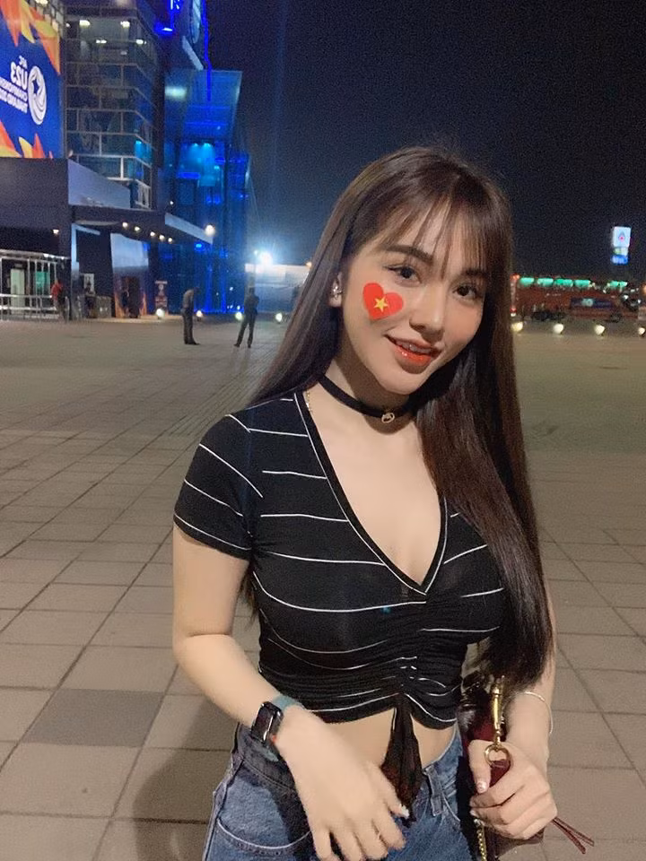 Ban gai Hoang Duc khoe eo thon gon co vu U23 Viet Nam
