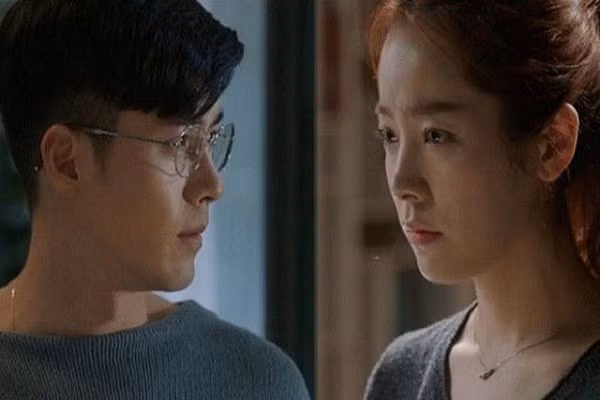 Phu nu khon ngoan nhin cach dan ong cu xu voi minh