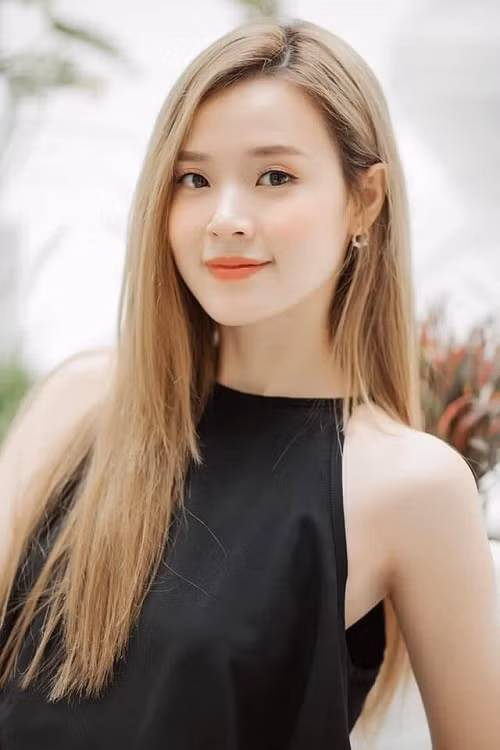 Khoe mat moc khong ty vet, Midu 