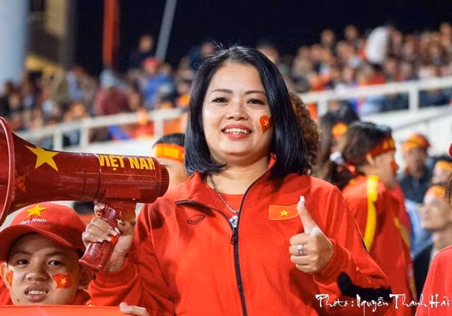 Nu CDV hat 'Bay len troi la bay ra ngoai' bi tan cong trang ca nhan