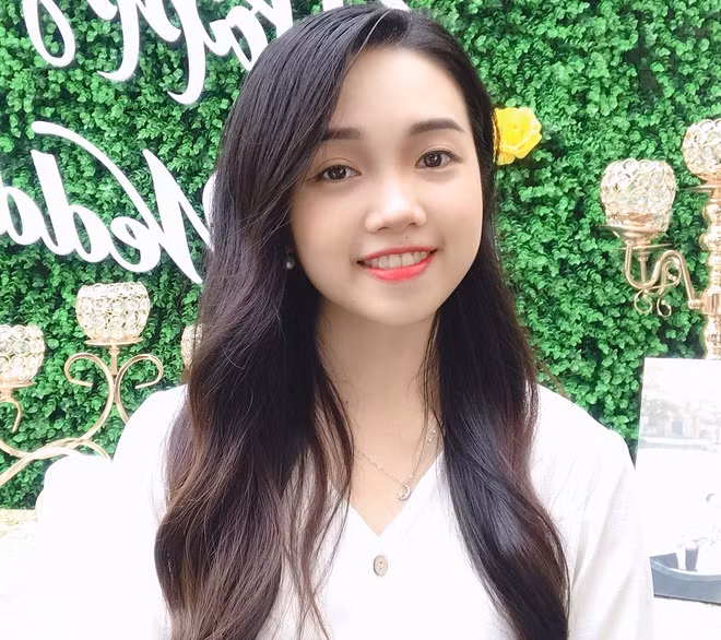 Nữ sinh được nhận giấy khen của Viện Đào tạo quốc tế - Đại học Bách khoa Hà Nội vì có thành tích học tập xuất sắc trong nhiều năm.