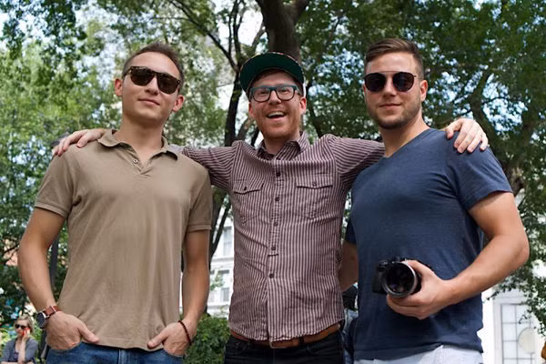 Mẹo 'ăn gian' chiều cao của Mark Zuckerberg khi chụp hình ai cũng nên biết - Hình 3 Meo 'an gian' chieu cao cua Mark Zuckerberg khi chup hinh ai cung nen biet-Hinh-3