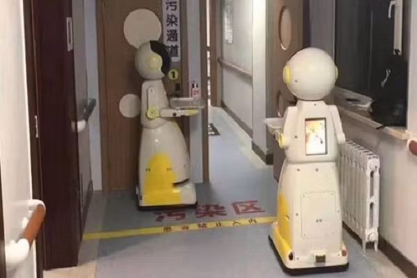 De xuat che tao robot phuc vu nguoi cach ly vi SARS-CoV-2