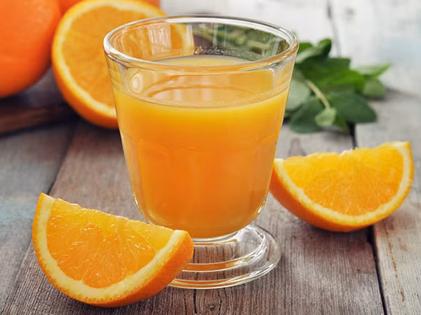 Nước cam tốt cho sức khỏe nhưng không phải bất cứ khi nào bạn cũng có thể uống - Ảnh: Minh họa