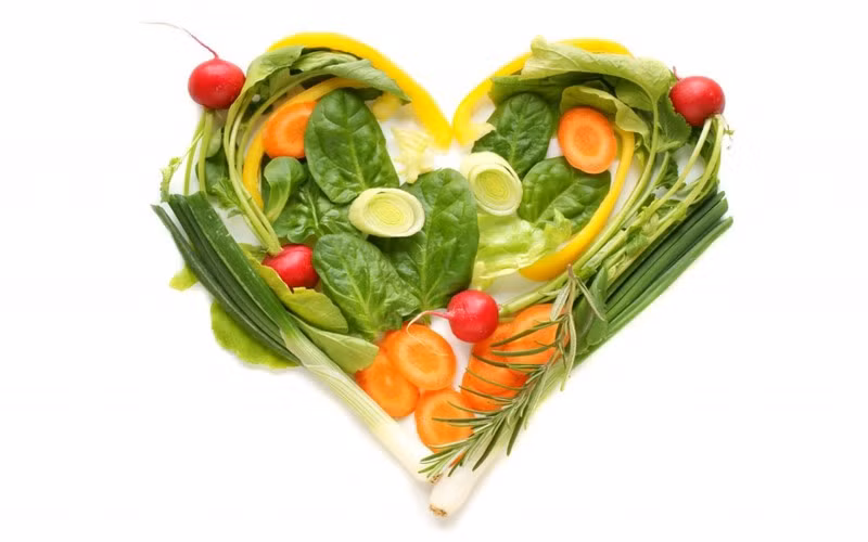 Tốt cho tim: Hành lá giàu vitamin C và các chất chống oxy hóa giúp chống lại các gốc tự do và làm giảm nguy cơ mắc bệnh tim.